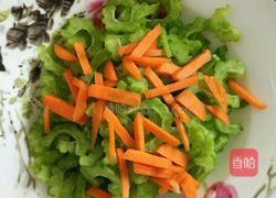 苦瓜炒蛋的做法图解2