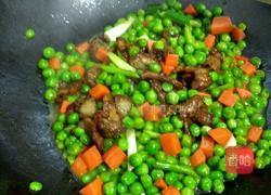 豌豆炒肉的做法图解9