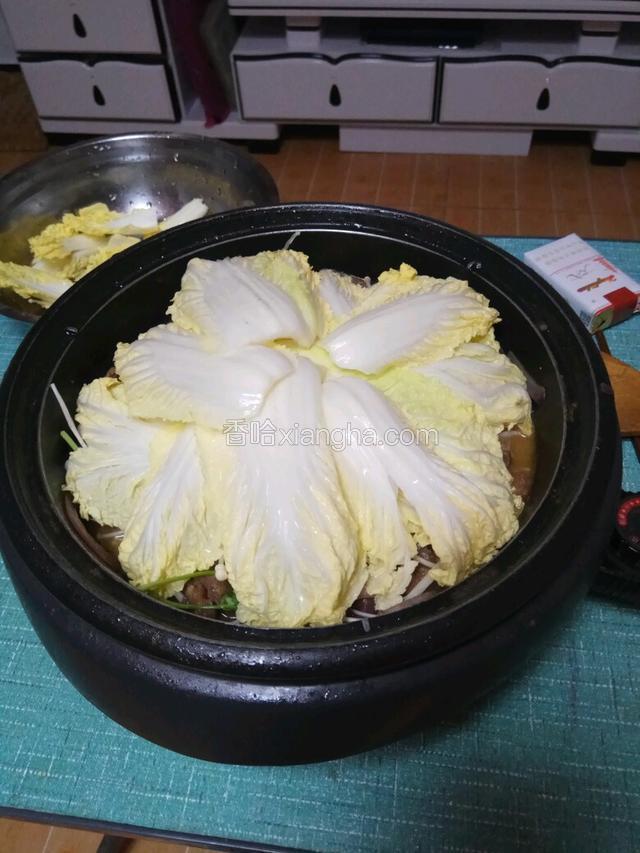 加白菜，炖一下，就可以吃了