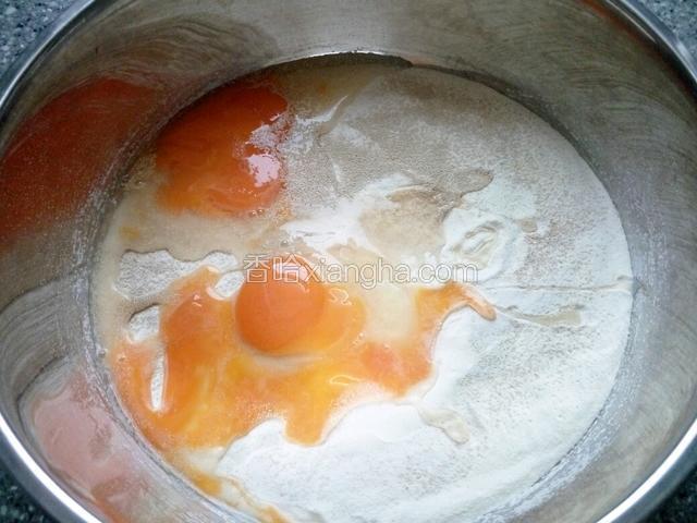 鸭蛋，全部是双黄鸭蛋，我放两个。