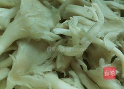 蘑菇鸡蛋汤的做法图解1