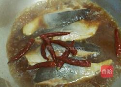 辣子马哈鱼的做法图解2