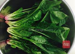 菠菜手擀面的做法图解1