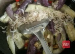 茄子炒虾皮的做法图解6