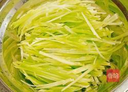 凉拌莴苣丝的做法图解2