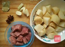 土豆烧牛肉的做法图解1