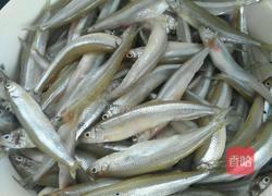 酱小鱼的做法图解1