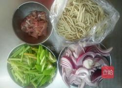 新疆炒拉条的做法图解1