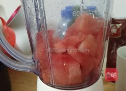 悠闲自制西瓜汁的做法图解3