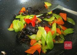 木耳炒莴苣的做法图解4