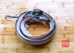 炸带鱼的做法图解1