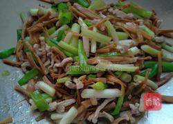 黄花菜小葱炒肉的做法图解9