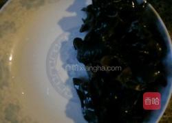 包菜炒木耳的做法图解3