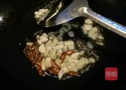 包菜炒木耳的做法图解4