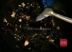 包菜炒木耳的做法图解5