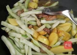 土豆扁豆炖肉的做法图解6