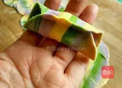 Illustration of how to make rainbow dumplings 11