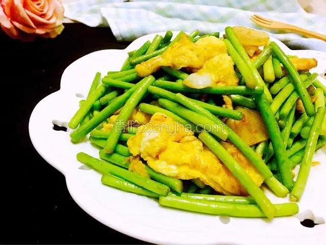 蒜苔炒鸡蛋