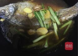 红烧蘑菇扁鱼的做法图解3