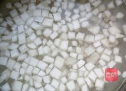 冰糖雪梨的做法图解2
