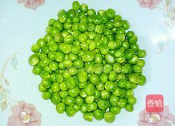 豌豆香菇炒腊肠的做法图解1