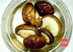 豌豆香菇炒腊肠的做法图解2