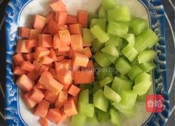莴笋胡萝卜炒肉丁的做法图解1