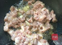 莴笋胡萝卜炒肉丁的做法图解5