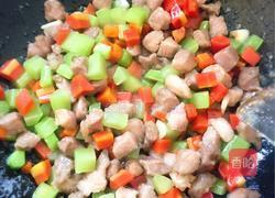 莴笋胡萝卜炒肉丁的做法图解6