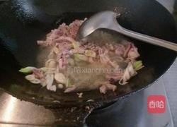 木耳炒蒜薹的做法图解7