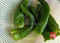 咸鸭蛋白炒青椒的做法图解1