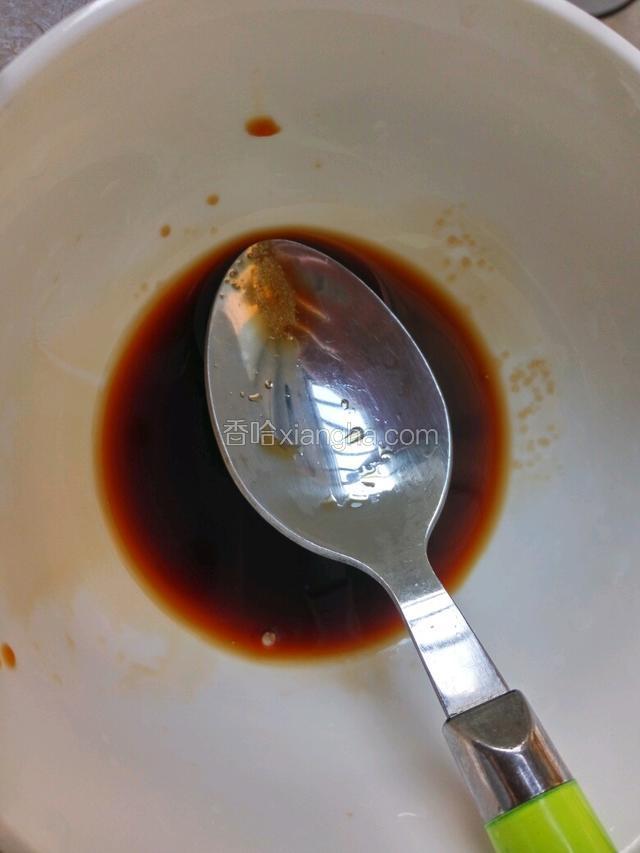 除油外的各种调料放碗内调好