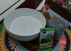 双色糯米团子的做法图解1