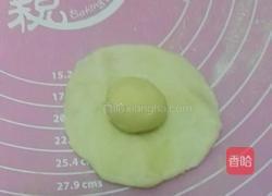 红豆沙•梅花酥的做法图解4