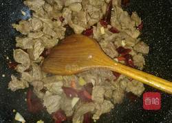 牛腩炖土豆的做法图解2