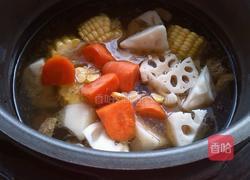 玉米莲藕炖牛腩的做法图解4