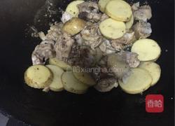 鸡腿红烧土豆片的做法图解3