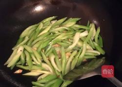 芹菜炒虾仁的做法图解3