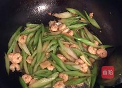 芹菜炒虾仁的做法图解5