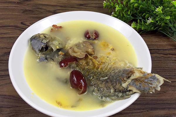 鲫鱼三七红枣汤