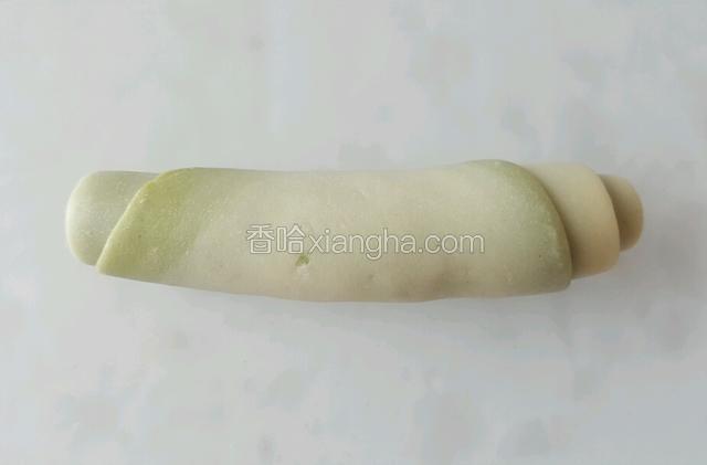 从一头卷起来。