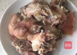 花生焖猪蹄的做法图解1