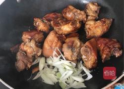 花生焖猪蹄的做法图解3