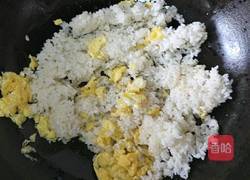 辣酱芝士炒饭的做法图解3