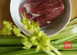 芹菜大肉饺的做法图解2