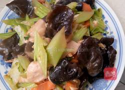 西芹肉片炒木耳的做法图解7