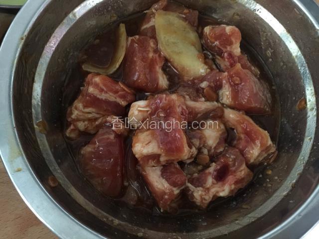 搅拌均匀腌制半个小时以上。
