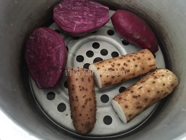放入高压锅煮熟。
