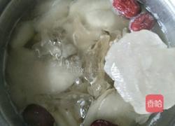 冰糖雪梨红枣银耳枸杞汤的做法图解4
