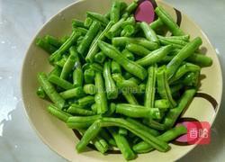 豆角焖面的做法图解2